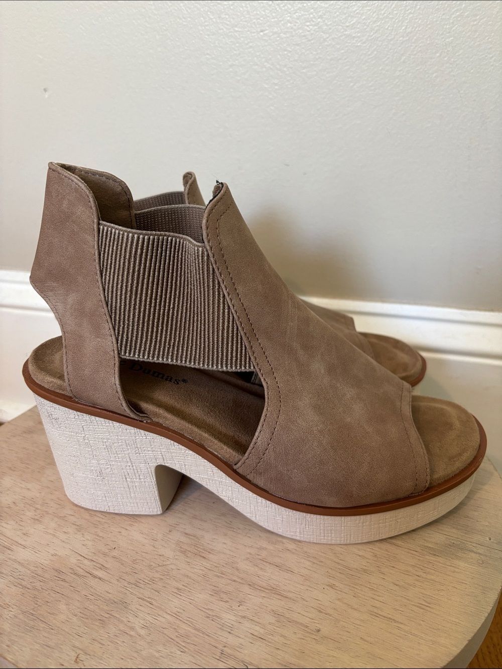 Pierre Dumas size 8 Womens Taupe Open-Toe Block Heel Sandals